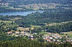 Lovelhe (em primeiro plano, vendo-se o Rio Minho e para lá a Galiza)