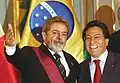 O presidente Luiz Inácio Lula da Silva é recebido pelo presidente do Peru, Alejandro Toledo, em Lima.