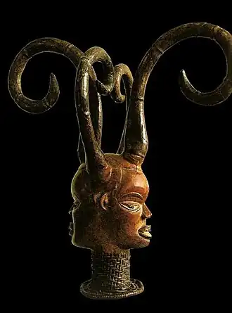 Máscara Egbo Ecói. Ecóis, Nigéria/Camarões (século XIX)