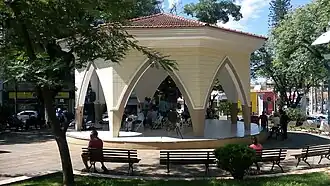 Música no coreto do Largo São João.