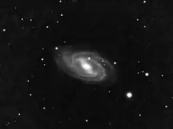 M109, a maior e mais brilhante galáxia no Grupo M109.