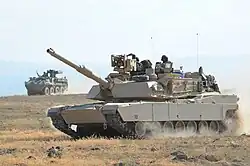 Um blindado M1A2 Abrams saudita, de fabricação estadunidense.