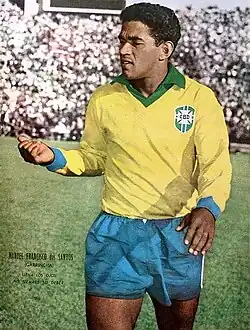 Garrincha (1933-1983) o Anjo das Pernas Tortas e bicampeão do mundo de futebol.