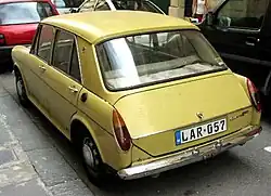 Vista traseira de um sedã de 4 portas Austin 1100 Mk.III montado em Malta