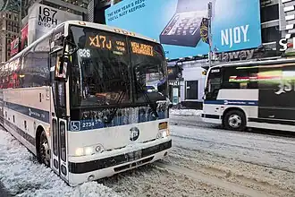 Ônibus em um dia de neve