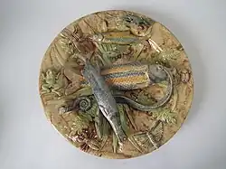 Prato decorativo com peixes e insectos