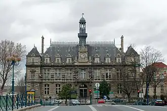 O hôtel de ville.