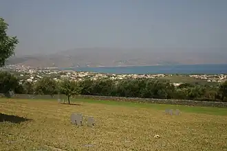 Vista de Máleme desde o cemitério militar alemão
