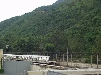 Composição trafegando na Linha 2.