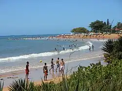 Vista da praia de Manguinhos