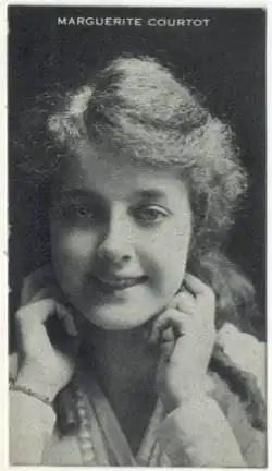Marguerite Courtot, estrela de seriados, destacando-se The Ventures of Marguerite, de 1915.