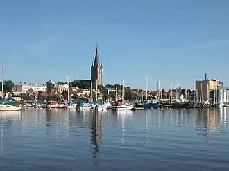 Vista da cidade do lago Vänern