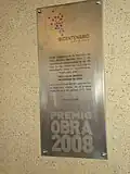 Placa comemorativa do prémio Obra 2008 ao edificio da Facultade.