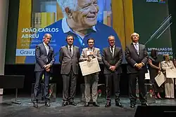Imagem de entrega de Medalha de Mérito Turístico a João Carlos Nunes Abreu (recebeu o sobrinho Paulo Manuel Coimbra Nunes de Abreu)
