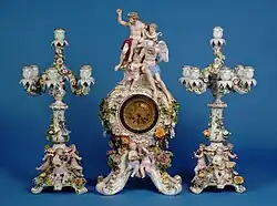 Conjunto para chaminé com relógio e candelabros, séc. XIX.