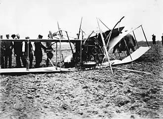 O Silver Dart depois de capotar no pouso.