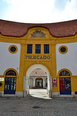 Fachada principal: portal