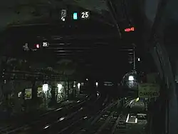 Aparelho de mudança de via permitindo dirigir os trens em cada ramal ao norte da linha.