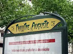 Detalhe do entourage de entrada.