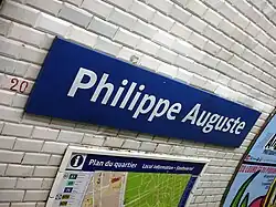 Placa indicando o nome da estação.