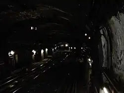 A conexão com a linha 10 na entrada da estação.