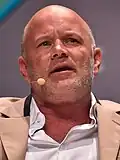 Michael Novogratz falando em um evento