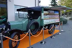 Model TT Semi-furgão