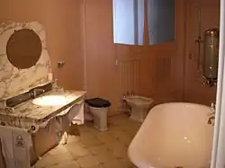 Uma casa de banho - estilo Art déco