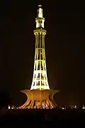 Minar-e-Pakistan de noite
