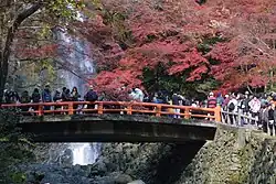 Cachoeira de Minoh (conhecida como Minoh-no-taki ou Minoh-otaki) em Minoh, na Prefeitura de Osaka, Japão
