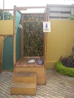 Mictório móvel feminino