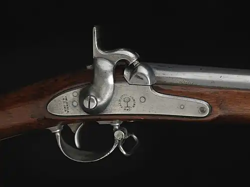Mecanismo de ação de um Model 1842 Musket da linha de produção de Palmetto Armory.