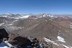 Vista do cume do Vulcão Parofes, 5845 metros de altitude.