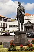Monumento em homenagem ao Duque de Ávila e Bolama na cidade da Horta