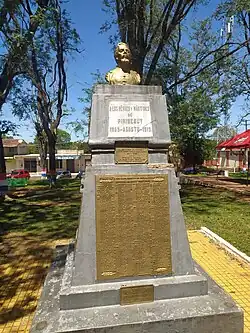 Monumento em honra a Pedro Pablo Caballero em Piribebuy.