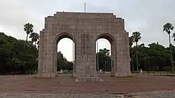 Monumento ao Expedicionário, no Parque Farroupilha que dá o nome ao bairro, em 2025