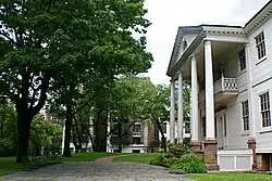 Os fundos da mansão