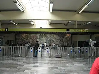 Mural na Estação Universidad da Linha 3.