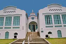 Antigo "Grupo Escolar Castro Alves" (inaugurado em 1934), em Jequié, na Bahia.