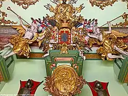 Armas esculpidas em talha dourada. Antigo Arsenal do Exército e atual Museu Militar de Lisboa, século XVIII