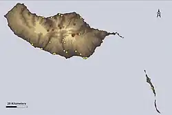 Distribuição geográfica das espécies de Musschia no Arquipélago da Madeira. M. isambertoi (verde), M. wollastonii (vermelho), M. aurea (amarelo)[3]
