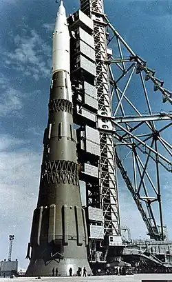 Modelo de prova do N1 na torre de lançamento em Baikonur, 1967.