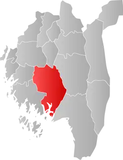 Mapa do condado de Østfold com Sarpsborg em destaque.