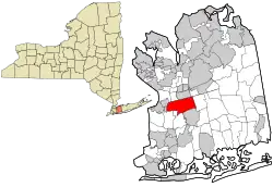 Localização no condado de Nassau (direita) e localização no condado de Nassau no estado de Nova Iorque (esquerda)