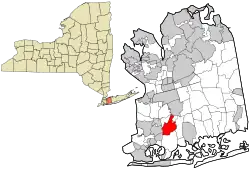 Localização no condado de Nassau (direita) e localização no condado de Nassau no estado de Nova Iorque (esquerda)