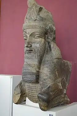 Capitel de homem-touro quebrado de Persepolis