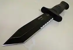 Novo modelo de KM2000 com ponta tantō modificada.