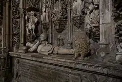 Estátua jacente de D. Afonso Henriques, 1518-1522, calcário, igreja do Mosteiro de Santa Cruz, Coimbra