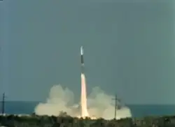 05 - O foguete Nike Smoke logo após o lançamento.