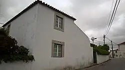Edificado e rua em Francos.